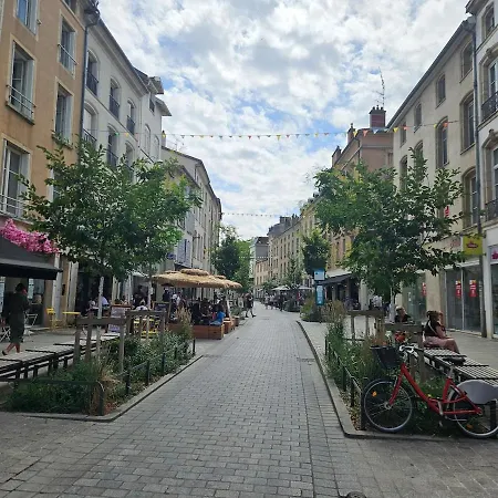 Grand Appartement Moderne, Hypercentre, 3 Chambres, Parking *