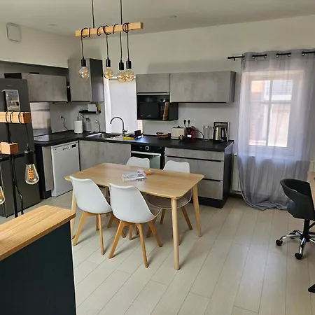 Grand Appartement Moderne, Hypercentre, 3 Chambres, Parking